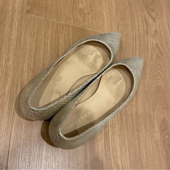 Ivanka Trump ItChic4 Metallic Snakeskin Pointed Flats - Picture 4 of 10